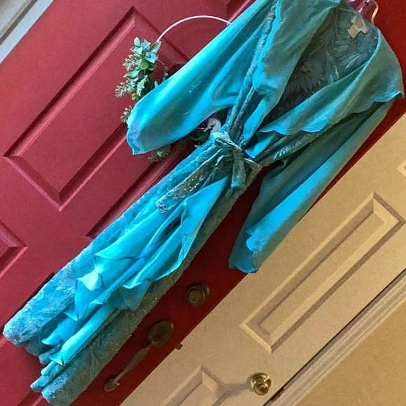 Vintage Gold Label Victoria’s Secret beautiful aqua loungewear or dres… - Picture 12 of 14